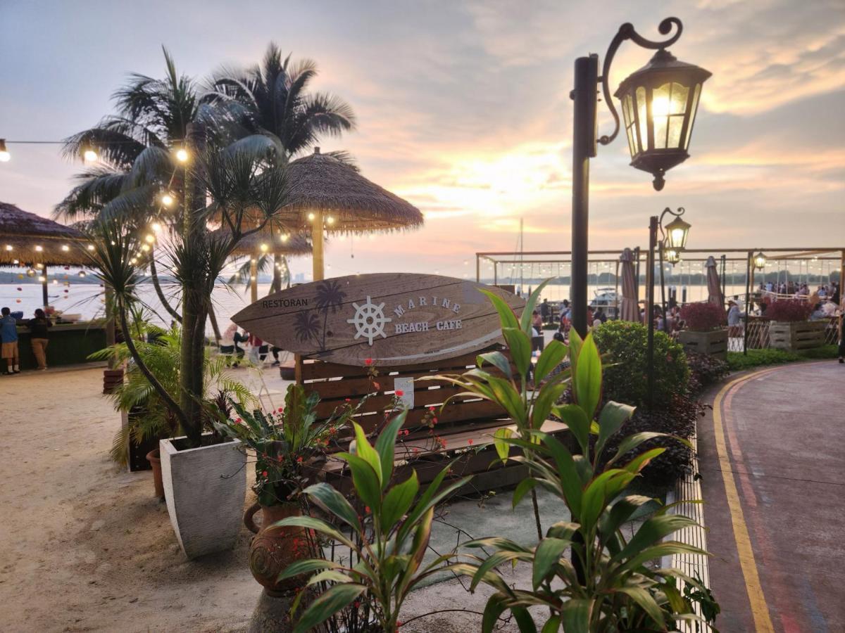 Country Garden Danga Bay Seaview Topmost Floor Apartment *
